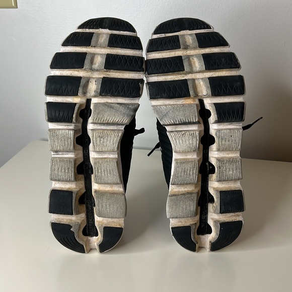 Women’s 8.5 On Running Cloud Swift Black/White - Picture 6 of 10